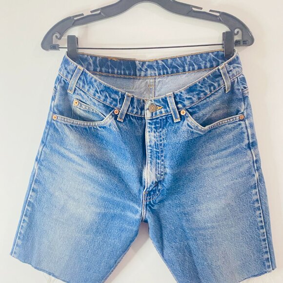 Vintage Levi’s 517 Cutoff Shorts — Western Edge, Urban Cool (W32 x L30) - Picture 5 of 13